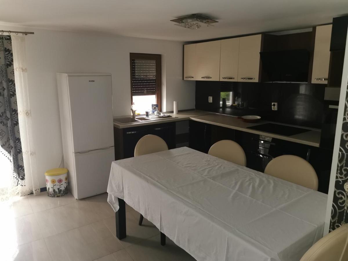 Casa Davison Lägenhet Târgu Jiu Exteriör bild